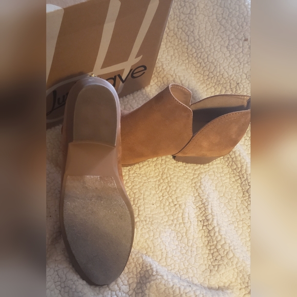 NWOT LustHave Sz 8.5 Madeline Chamois Booties in a Reddish Light Brown - Picture 4 of 6